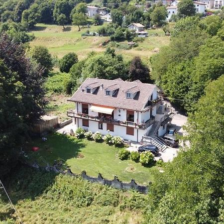 Villa Immersa Nel Verde A Lanzo dʼIntelvi Exterior foto